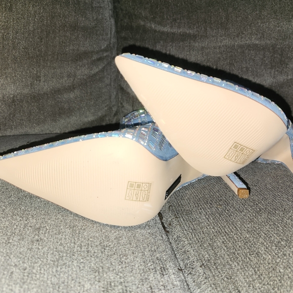 Azalea Wang / AKIRA Colbie Distressed Denim Bootie - Picture 4 of 6